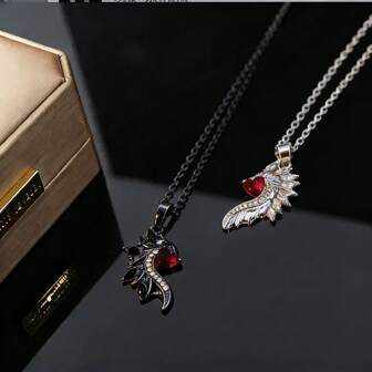 2 piezas Collar de pareja con alas en forma de corazón con incrustación de diamante rojo, y cadena única para la clavícula, accesorios de pareja en tonos negro y plateado