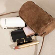 Bolso bandolera de mujer de ante con acabado mate, de forma cilíndrica y ligero - Marrón - Ver 7