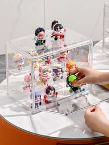 1个透明塑料展示盒，磁吸式设计收纳盒，可堆叠多层防尘展示盒，适用于摆件、配件、毛绒玩具、包包、奖牌和奖杯等。