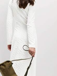 针织纹理圆领中长直筒连衣裙