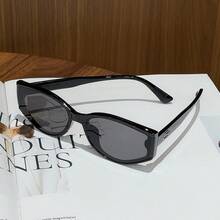 一副女士猫眼复古百搭街头风时尚眼镜，适合日常佩戴、海滩、派对等场合。