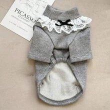 Maglione in maglia ad alta elasticità per animali domestici, autunno/inverno, maglione in maglia con colletto in pizzo per cani di piccola taglia, vestiti a due gambe per gatti e cani, maglione caldo e delicato, maglione in maglia bianco per animali domestici, vestiti caldi per autunno/inverno per cani di piccola taglia come Teddy/Barboncino, maglietta con orlo in pizzo e fiocco - Grigio - Visualizzare 1