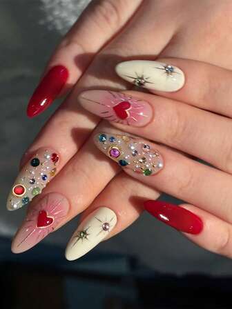 24 st. mellanstora mandelfärgade press-on-naglar, mandelfärgade, höst- och vinterröda naglar, hjärt- och stjärndesign med pärl- och strassdekor, nagelstenar, akrylnagelset, elegant stil, heltäckande lösnagelkonst, lämplig för kvinnor och tjejer, daglig dejt och festkläder