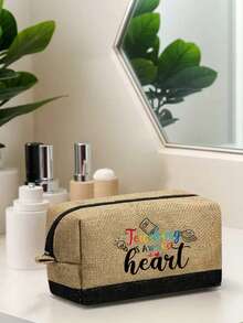 一套教师主题手提包，包含一个手提包和一个黑色零钱包，印有“教学是一项用心之作”字样。这款手提包容量大，可作单肩包、亚麻购物袋、沙滩包、化妆包、指甲油收纳袋、仿皮手拿包、可爱充电器收纳包、旅行配件收纳包使用。适合度假、工作、通勤、上学、返校季以及情人节礼物。 - 彩色 - 查看 4