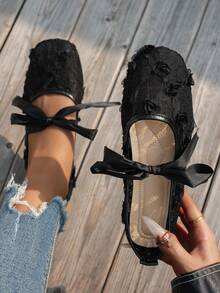 Pañuelo de seda negro con rosas