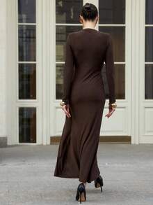 Vestido largo con cuello redondo, corte irregular y que ciñe la cintura, adecuado para uso diario, oficina y citas - Marrón - Ver 2