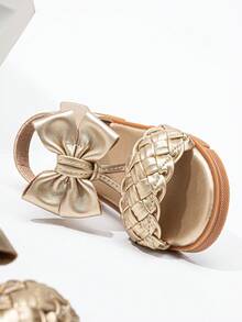 1 Pair Fashion Woven Strap Girls Sandals With Butterfly Flower Design, Flat Children Summer Sandals - Gold - View 4