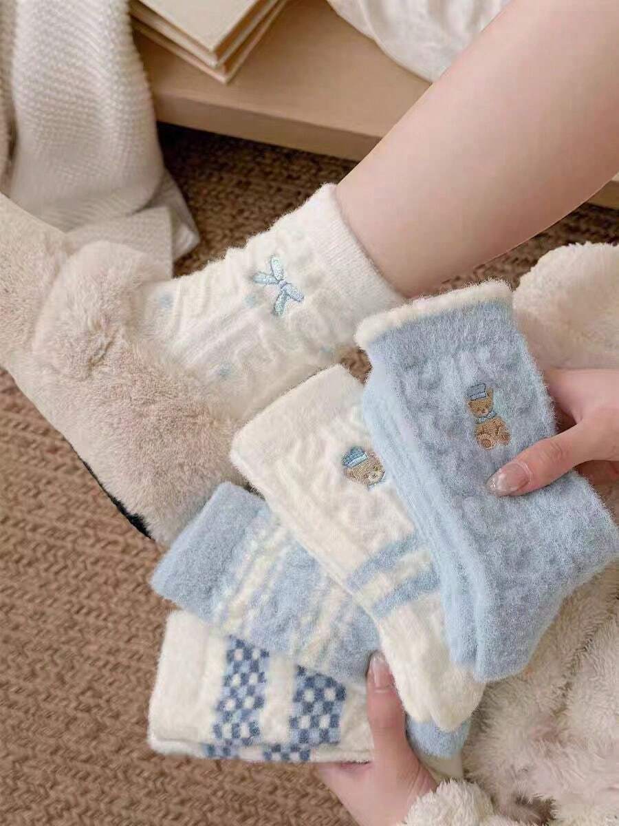 5双装女士冬季加厚保暖羊毛袜，蓝色卡通熊蝴蝶结图案中筒睡眠袜，随机发货