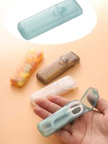 1个/3个装便携式药盒，方便携带，可存放药片、牙签、牙线及各种小物件。小巧紧凑，节省空间，轻便易携。