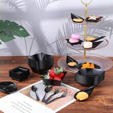 Yolev - Juego de 200 platos de aperitivos con cucharas, tenedores, platos de postre reutilizables de plástico de forma variada, platos pequeños, bandejas de aperitivos para bodas, eventos de - 1 - Ver 5