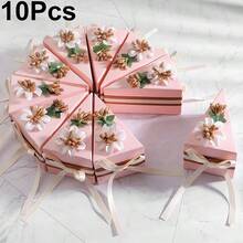 10个装三角形蛋糕造型糖果盒，带蝴蝶结，适用于婚礼、生日派对等场合，是婚礼装饰、小型企业用品、包装、婚礼回礼、礼品盒、接待装饰、婚礼用品、派对回礼的理想之选。 - 彩色 - 查看 13