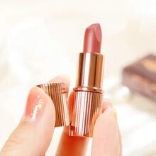 Charlotte Tilbury Pillow Talk 哑光唇膏，裸粉色，迷你唇膏，裸粉色，便携唇膏，唇膏套装，旅行装，1.1克/0.038盎司 - #pillow枕邊話 - 查看 3
