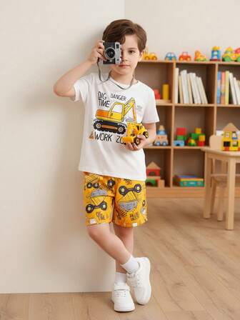 男童夏季短袖套裝印花T恤和短褲，夏季休閒透氣服裝