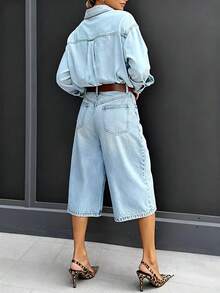 女士休闲百慕大牛仔短裤，带口袋、拉链和纽扣细节，面料略带弹性，适合夏季日常穿着。 - 淺藍色 - 查看 3