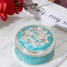 1pc Art Zino Studio Vintage Luxury Zinc Alloy Round Jewelry Box With 3D Embossed Rose + Delicate Edging Details, Sturdy Zinc Alloy Material, Suitable For Storing Earrings, Rings And Other Small Jewelry, Ideal For Birthday Gifts, Daily Grooming Scenarios, Elegant Appearance And Practical Use, Easily Adds A Graceful Ambiance To Your Grooming Space