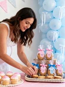 Bộ 25 thẻ quà tặng quần áo trẻ em kèm dây buộc, thích hợp cho việc tặng quà, tiệc tiết lộ giới tính, trang trí tiệc mừng em bé chào đời, đám cưới, tiệc tốt nghiệp, sinh nhật và kỷ niệm. Thẻ giấy cũng thích hợp cho Ngày Valentine, Ngày của Mẹ và trang trí lễ tốt nghiệp. - Nhiều màu - Xem 2