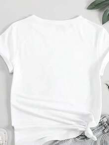 Camiseta Feminina Blusinha Feminina T-SHIRT com Estampa Minimalista de Cachorrinho Dachshund em poses fofas e divertidas, perfeita para quem ama pets e busca um visual moderno, leve e descontraído; a arte simples e elegante cria um estilo encantador para usar no dia a dia, passeios e momentos descontraídos; combina facilmente com jeans, shorts e saias, oferecendo conforto e charme em qualquer ocasião; peça ideal para quem gosta de estampas delicadas e cheias de personalidade, transmitindo amor pelos animais. - Branco - Visão 3