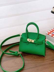 这款迷你纯色荔枝纹皮革手提包配有独特时尚的链条肩带，是一款百搭又别致的日常配饰。这款高品质手提包有多种颜色可选，是斋月期间的必备时尚单品，也是馈赠亲友的完美礼物。