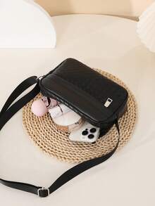 1 chiếc túi đeo vai nam tối giản màu trơn, chất liệu PU, kiểu dáng vuông nhẹ, đa năng, dây đeo có thể điều chỉnh. Thích hợp cho các buổi tụ họp, đi chơi, du lịch, mua sắm và sử dụng hàng ngày, có thể đựng tiền xu, điện thoại. Cũng thích hợp làm túi công sở cho nhân viên văn phòng, thanh niên, sinh viên và người động. Thích hợp cho ngày Valentine. - Nhiều màu - Xem 7