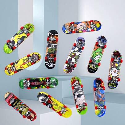 9.5cm Mini Portable Skateboard, Random Pattern Design On Bottom, 1.8cm Thin Board Surface Replicates Real Skateboard Texture