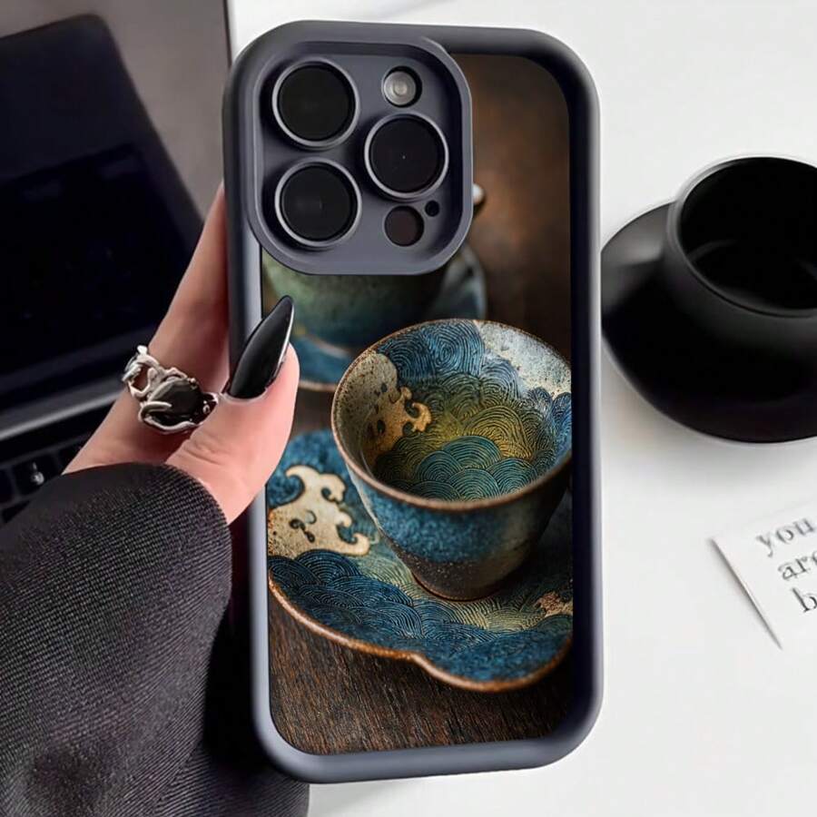 Cubierta de teléfono con borde negro diseño de taza de cerámica azul y dorada con patrones ondulados para uso diario y estilo artístico - Café integral - Ver 1