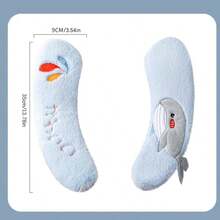 غطاء مقعد المرحاض الذاتي اللصق المصنوع من القماش المخملي، مناسب لجميع الفصول. تصميم سميك، لطيف وناعم على البشرة، سهل التركيب والإزالة، مقاوم للماء والبقع. مزين بأنماط جميلة، مثبت بإحكام.