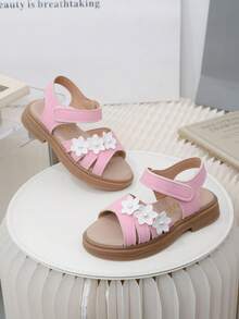 Một đôi dép xăng đan trẻ em mùa hè mới nhất, màu hồng, đính ngọc trai trắng, kiểu dáng móc dán, lựa chọn tuyệt vời cho việc đi mua sắm trong trung tâm thương mại, đi chơi hàng ngày, kỳ nghỉ hè và dạo chơi công viên, thời trang, thoải mái và dễ chịu. - Hồng - Xem 1