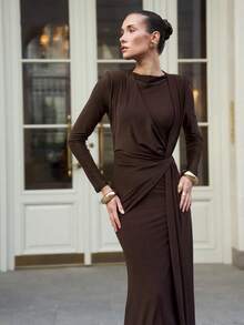 Vestido largo con cuello redondo, corte irregular y que ciñe la cintura, adecuado para uso diario, oficina y citas - Marrón - Ver 5