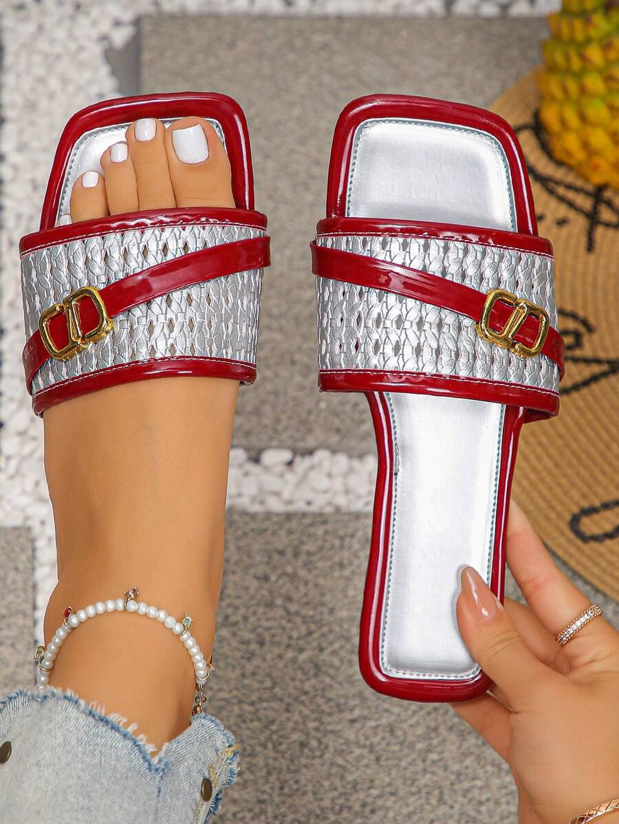 A Pair Of Stylish New Women's Summer Hollowed-Out Flat Sandals, Suitable For Home, Dates, Weddings, Office, And Holiday Dates. - Silver - View 1