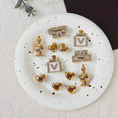 12件套DIY鞋饰配件 - 闪亮小球、香水瓶、心形装饰纽扣，采用轻质非金属材料制成，Y2K时尚百搭可爱中性设计，适用于EVA沙滩鞋、拖鞋，可拆卸鞋饰，节日礼物