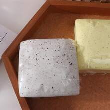 慢回弹、柔软有弹性的奶酪砖，挤压起来乐趣无穷。逼真的奶酪质感，有效缓解压力。高科技减压玩具，适合作为学生和上班族的礼物。 - 彩色 - 查看 5