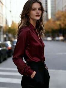 女士丝滑蓝色纽扣长袖衬衫领上衣，优雅涤纶面料，常规版型