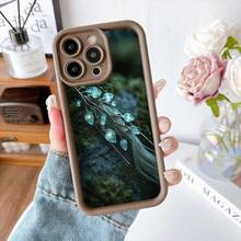 Cubierta de telefono con borde negro y diseño de hojas luminosas azules en ramas sobre fondo bosque oscuro para iPhone 14 Pro Max estilo elegante y moderno ideal para uso diario y ocasiones especiales - Negro - Ver 5