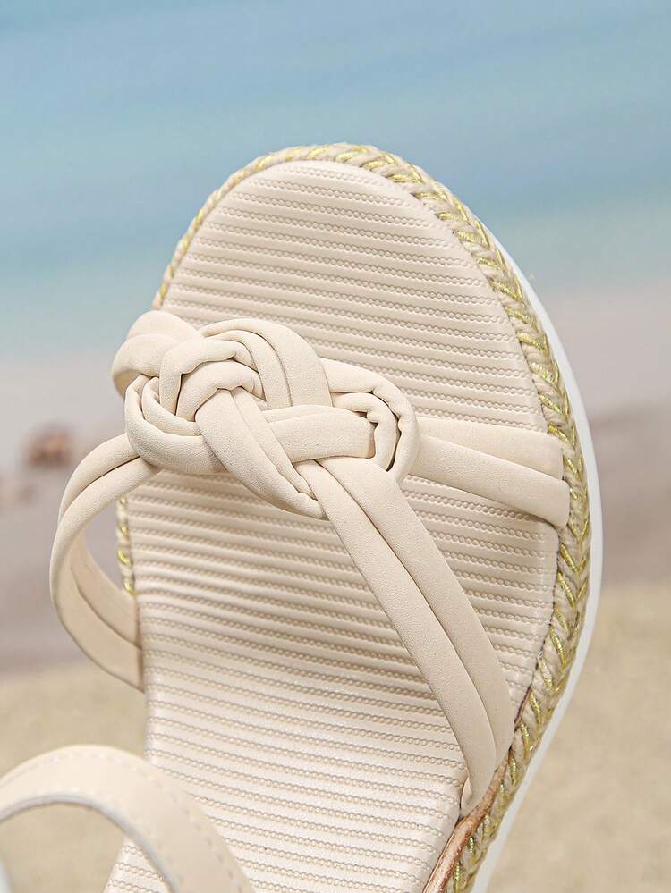 1 par de sandalias casuales y cómodas con suela gruesa y decoración de nudo chino, adecuadas para uso al aire libre en verano, con punta abierta y plataforma con cuña - Beis - Añade 7