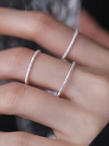 1枚S999纯银简约素圈戒指，简约百搭，日常佩戴必备，光滑/哑光/缎面三种表面处理，可与其他戒指叠戴。 - 銀色 - 查看 8