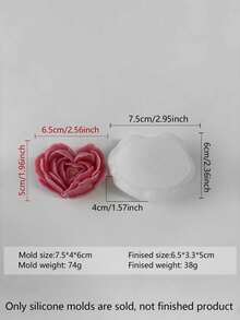 这款心形玫瑰花模具包含1个，适用于DIY香薰蜡烛、石膏艺术装饰、树脂工艺品、陶艺作品和水泥家居装饰，是婚礼纪念品、母亲节礼物、情人节惊喜和新年派对装饰的理想之选。模具采用精致的心形和玫瑰花设计，由耐用材料制成，易于脱模，可重复使用，用于制作节日主题的手工艺品。