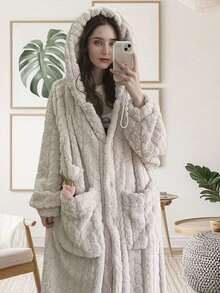 1 قطعة رداء نسائي من الفليس المريح مع كابوت، بطانية طويلة قابلة للارتداء، رداء كبير الحجم، بشكل ردهة، سميك ودافئ، ضروريات المنزل في الشتاء، رداء فليس مريح مع كابوت للنساء - طويل ودافئ وناعم للاسترخاء مع جيوب، قابل للغسل في الغسالة - مثالي للخريف/الشتاء