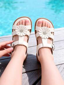 1 Pair Children's Sandals, 2026 Spring/Summer New Beige Girls' Flat Sandals, Standard Size, Solid Color PU Leather, Decorated With 3D Daisy And Rhinestones, Adjustable Ankle Strap With Buckle, Round Toe, Non-Slip Breathable Sole, Sweet And Fashionable Casual Style, Suitable For 3-12 Years Old Girls For Daily Wear, Party And Outing - Beige - View 16