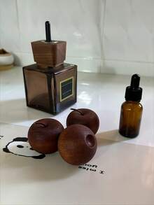 天然木质苹果香氛扩香器 - 迷你精油空气清新剂，适用于家庭和汽车，非装饰性扩香器，逼真的苹果设计，香氛扩香器（不含化学物质，宠物友好），适用于各种节日装饰，圣诞礼物，小巧可爱。