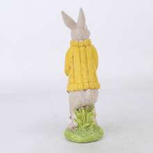 Adorables figuras de conejo de resina con huevo y cesta. Lindos centros de mesa de primavera. - Amarillo - Ver 2