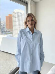 Koszula damska w jednolitym kolorze, z długimi rękawami i kieszeniami zapinanymi z przodu na guziki, z opadającymi ramionami i swobodną konstrukcją - Niebieski - Zobacz 4