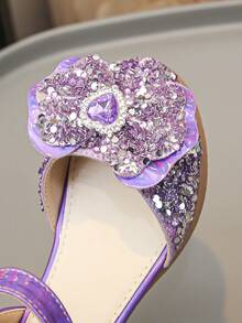 1双女童紫色派对鞋，带闪亮蝴蝶结装饰，低跟，可调节鞋带，适合派对、生日和特殊场合。