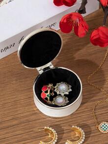 1pc Art Zino Studio Vintage Luxury Zinc Alloy Round Jewelry Box With 3D Embossed Rose + Delicate Edging Details, Sturdy Zinc Alloy Material, Suitable For Storing Earrings, Rings And Other Small Jewelry, Ideal For Birthday Gifts, Daily Grooming Scenarios, Elegant Appearance And Practical Use, Easily Adds A Graceful Ambiance To Your Grooming Space