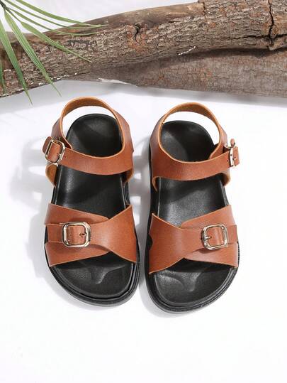 一双舒适轻便的软底休闲凉鞋，男女童皆宜。魔术贴设计，方便穿脱。适合3至15岁儿童。夏季海滩度假休闲户外厚底凉鞋。