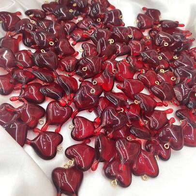 1pc Unique Black/Red Heart Shaped Resin Craft Supplies, Suitable For DIY Jewelry Making, Pendant, Earrings, Chain Decor, Keychain, Bag Charm, Valentine's Day, Mother's Day, New Year, Baby Shower, Wedding, Graduation, Teacher's Day, Anniversary Gifts