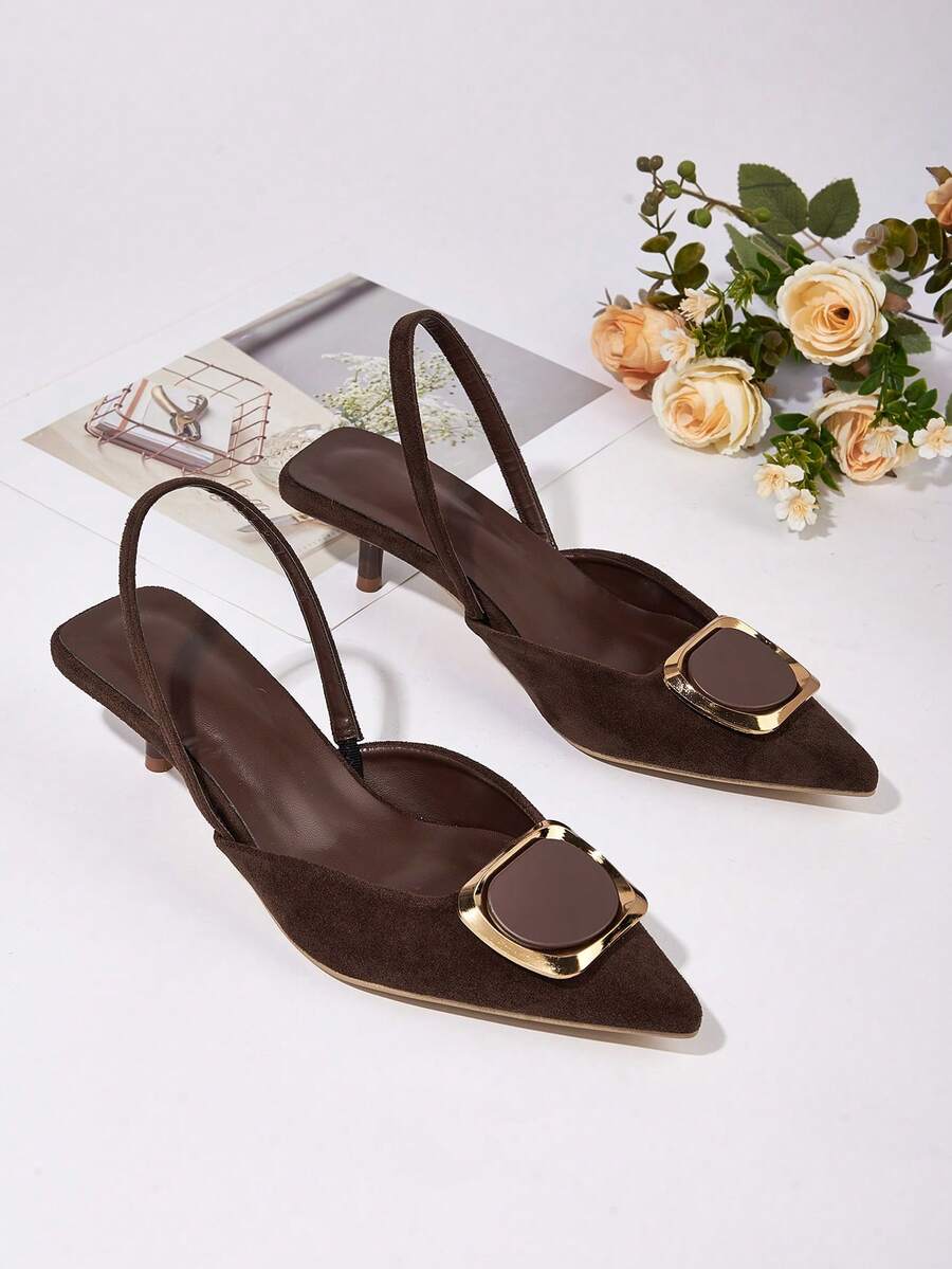 Sepatu hak tinggi wanita model terbaru 2025 dengan gesper logam, ujung runcing elegan, dan tali belakang. - Coklat - View 1