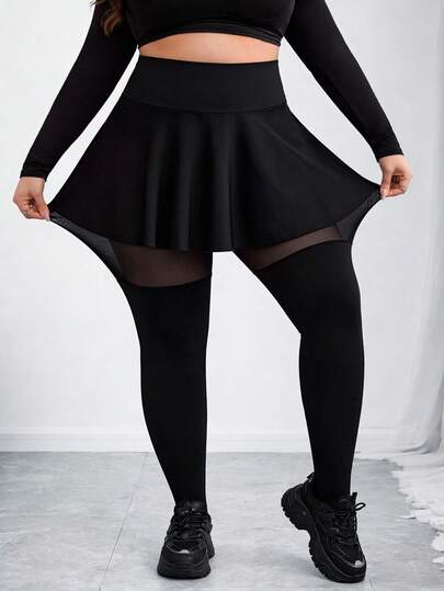 Quần legging và tất cao đến đùi hàng hiệu cỡ lớn, những món đồ thiết yếu giúp phụ nữ có thân hình đầy đặn tạo nên vẻ ngoài sành điệu.