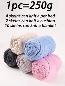 1 rotolo di filato grosso e spesso super voluminoso, grande 250g ± 20g, circa 2cm di larghezza, morbido e confortevole, perfetto per la lavorazione a mano, la filatura e le creazioni fai-da-te. Questo filato per tessuti lavorati a maglia è morbido e versatile, adatto per uncinetto e maglia di borse, cuscini, bambole, coperte, pantofole e vari progetti artigianali all'uncinetto.