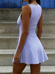 Aflion 女士蓝白条纹深V领系带荷叶边下摆无袖迷你连衣裙，时尚性感甜美夜店装，适合度假、约会、购物、节日、春夏穿着。 - 藍白色 - 查看 2