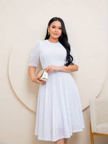 Vestido Feminino Midi Tecido Malha Tricot Rendado Meia Manga Saia Godê Modelagem Acinturada e Acabamento Elegante Acabamento Premium Perfeito para Natal, Ano Novo e Festas de Fim de Ano - Branco - Visão 3